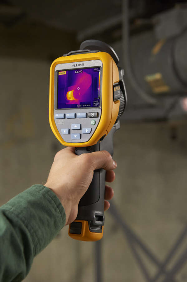 Fluke TiS40 - тепловизор, 3.5'', 160x120, 35.7°×26.8°, NETD ≤ 0,09 ̊C, нерегул фокусировка