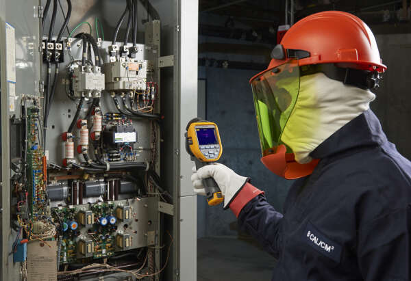 Fluke TiS60 - тепловизор, 3.5'', 260x195, 35.7°×26.8°, NETD ≤ 0,08 ̊C, нерегул фокусировка
