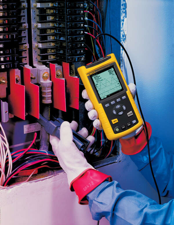 Fluke 43B - анализатор качества электроэнергии