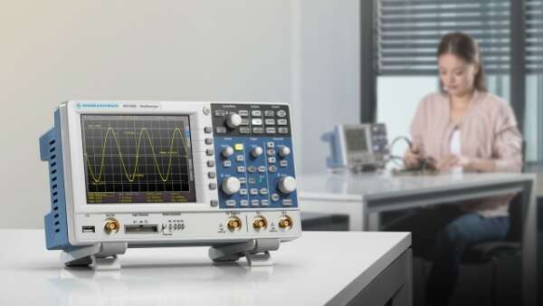Rohde&Schwarz RTC1K-COM2 - комплект: цифровой осциллограф RTC1002, 2 канала + опция RTC-B1 смешанных сигналов + RTC-B223, 300 МГц+пакет опций декод-ия RTC-PK1:RTC-K1,2 и 3 (I2C/SPI, UART/RS232 and CAN/LIN),  опция RTB-B6-генератор сигналов